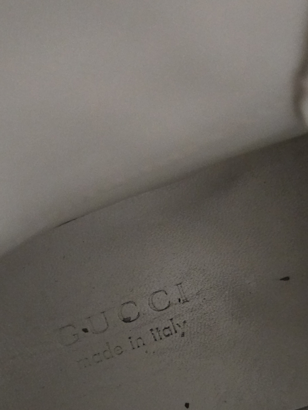 Gucci High-Top Leather Sneakers in Off-White with Red & Green Accents - Picture 5 of 8